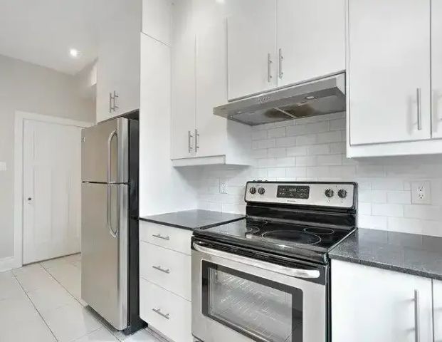 4278 Sherbrooke O - Douek.ca | 4278 Sherbrooke St. West, Westmount - Photo 1