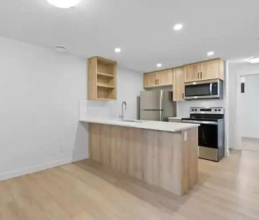 Sleek Small 2 Bd 1 Bth Legal Suite w/ Private Entry Perfect for Sin... - Photo 1