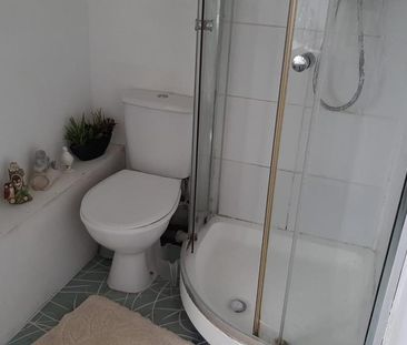 1 bedroom in a house share to rent - Photo 5
