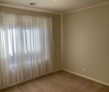 Modern Townhouse in North Shepparton! - Photo 4