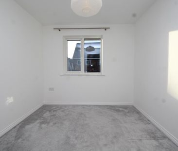 4 bedroom semi-detached house to rent - Photo 2