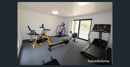 IMMACULATE AIR-CONDITIONED 3 BEDROOM TOWNHOUSE IN POPULAR, CENTRALLY LOCATED COMPLEX - Photo 2