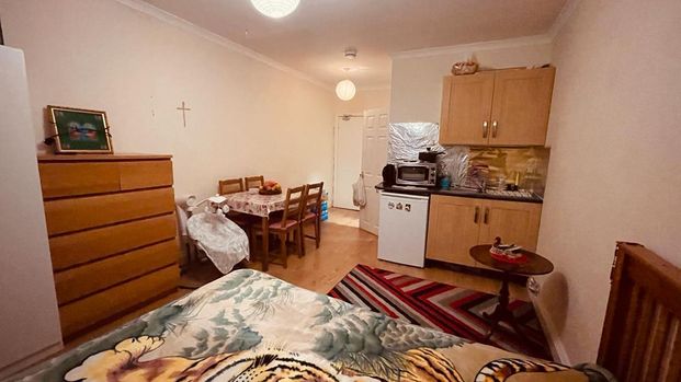 House share to rent - Photo 1