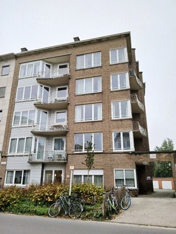 Ruim appartement op het gelijkvloers nabij het station Gent-Sint-Pieters - Photo 2