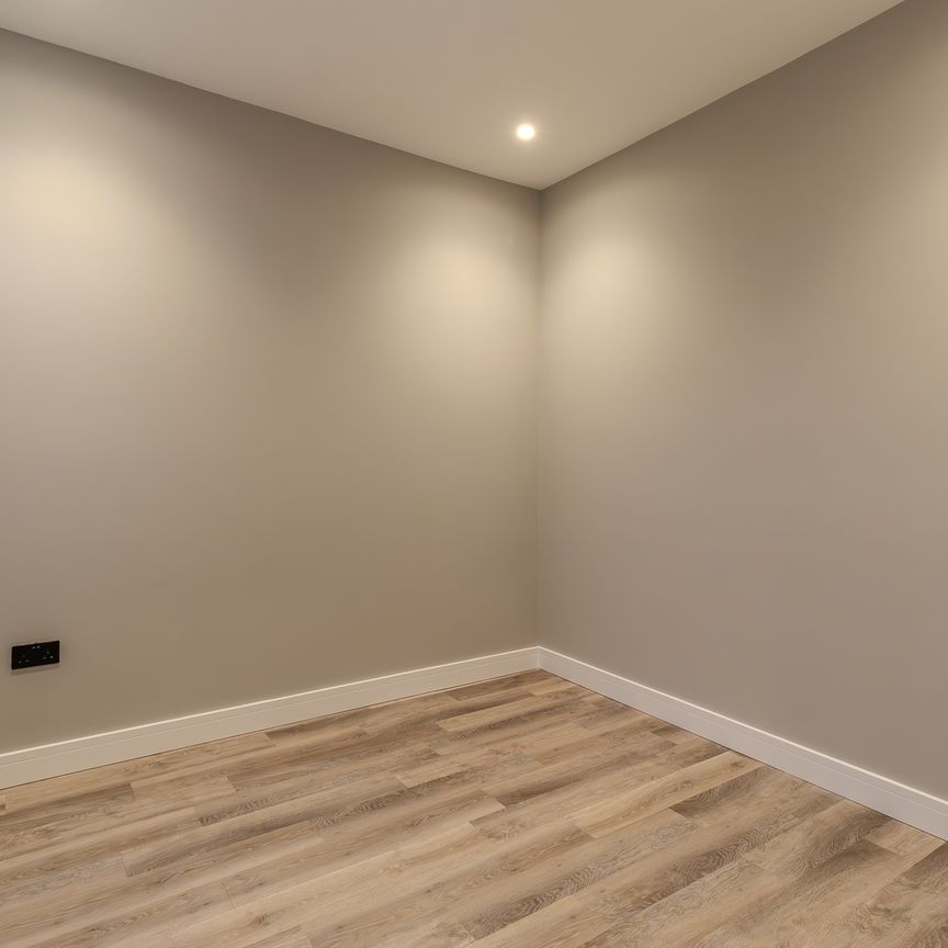 Stunning Recently Converted Ground Floor Maisonette with Smart Home Technology N20 0HD - Photo 1