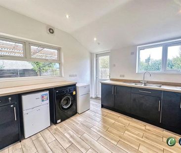 3 bedroom detached bungalow to rent - Photo 5