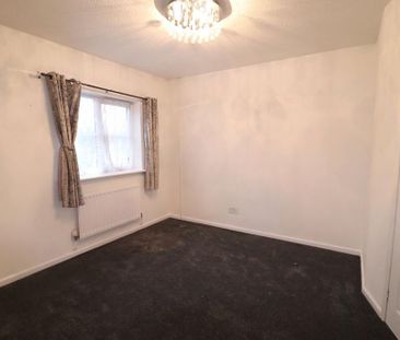 4 bedroom semi-detached house to rent - Photo 3