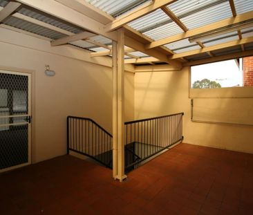 Charming City-Fringe Living, Fully Furnished - Photo 2