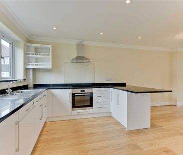 Thames Ditton, Surrey, KT7 - Photo 6