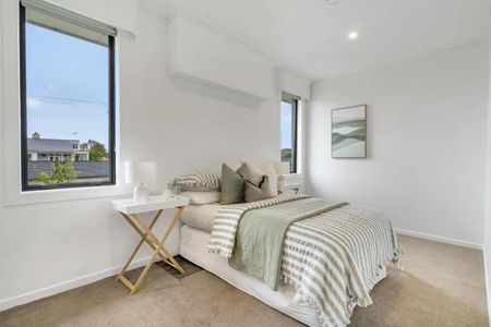 Winton Large Family Home - Photo 4