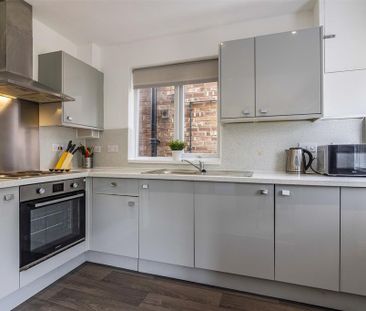 4 bedroom semi-detached house to rent - Photo 1