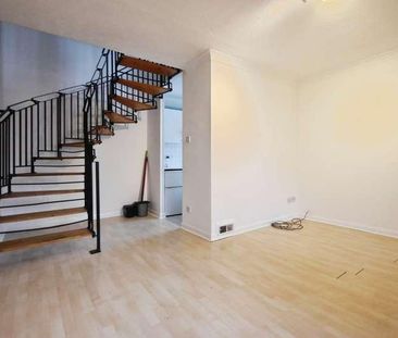 Manor Vale, Brentford, TW8 - Photo 3