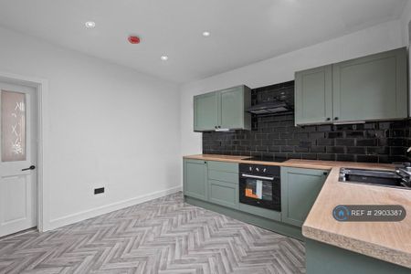 2 bedroom end of terrace house to rent - Photo 5