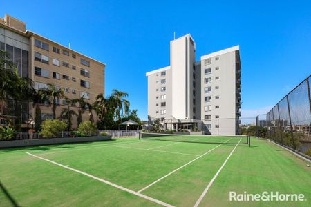 Top Floor Apartment with Stunning River & City Views! - Photo 5