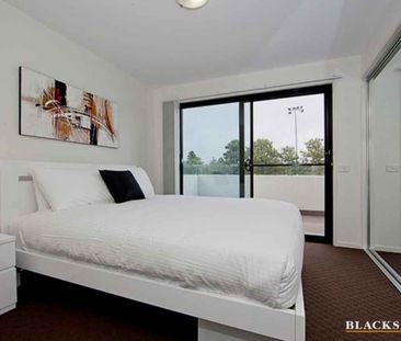 Modern Apartment in the Heart of Griffith! - Photo 4