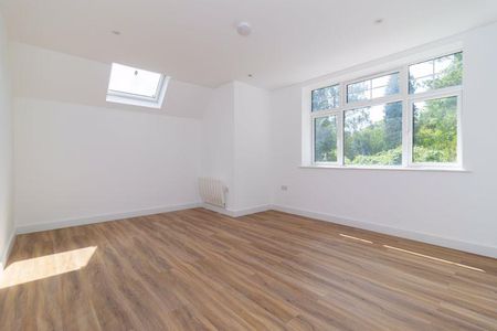 5 bedroom semi-detached house to rent - Photo 2