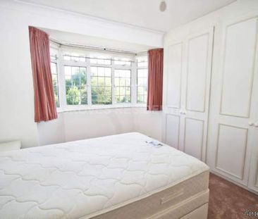 3 bedroom property to rent in Kingston Upon Thames - Photo 1