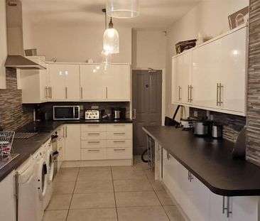 6 bedroom end of terrace house to rent - Photo 3