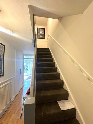1 bedroom in a house share to rent - Photo 4