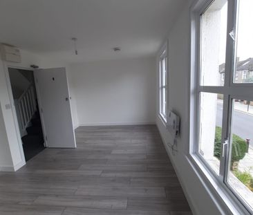 Studio Flat, Sandhurst Road, SE6 - Photo 3