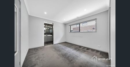 Spacious & Modern 4 Bedroom Home / Huge Electricity Savings $$$$ - Photo 5