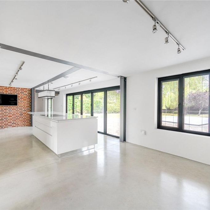 4 bedroom detached house to rent - Photo 1