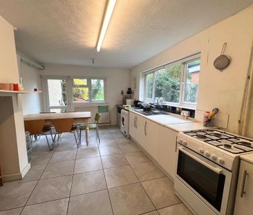 4 bedroom terraced house to rent - Photo 5