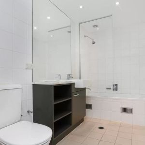 MGM MARTIN – ONE BEDROOM APARTMENT - Photo 3