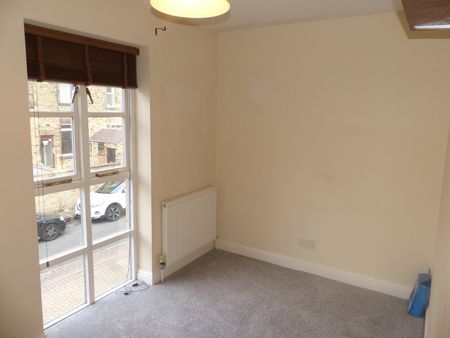2 bedroom terraced house to rent - Photo 4