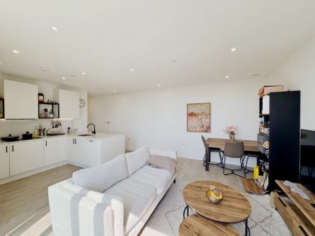 2 Bedroom 2 Bathroom Flat67 - Photo 4