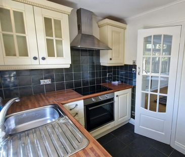 Flat to rent on - Photo 2