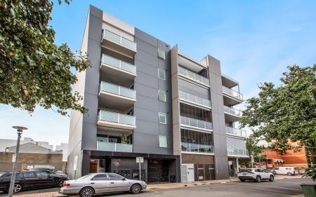 Fully Furnished City Living in the Heart of Adelaide - Photo 4