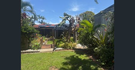 SPACIOUS ACREAGE LIVING IN A QUIET CUL-DE-SAC WITH LARGE SHEDS PERFECT FOR HOME WORKSHOP - Photo 5