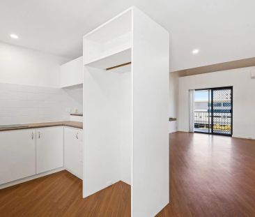 Loft Style Apartment - Photo 6