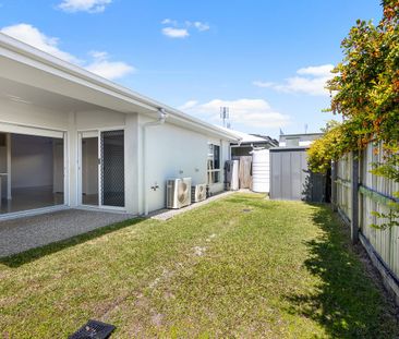 Modern Family Home, Freshly Painted & New Carpet - Photo 5