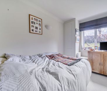 Ockford Road, Godalming, Surrey, GU7 - Photo 5