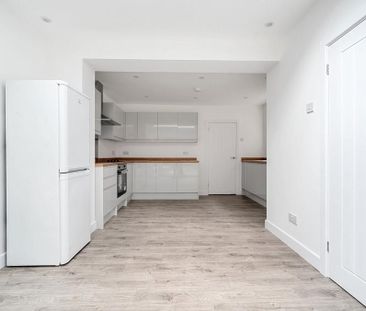 4 bedroom detached house to rent - Photo 5
