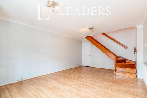 2 bedroom end of terrace to rent Delaporte Close - Photo 1