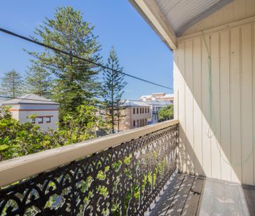 Stylish Inner-City Living - Renovated 3 Storey Townhouse in The Hill - Photo 4