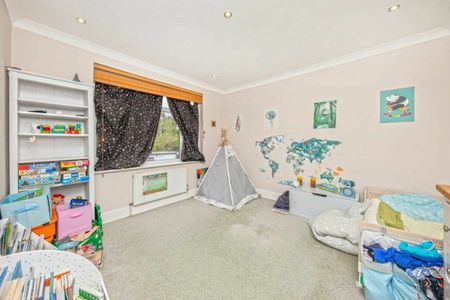 Stoneleigh Avenue, Worcester Park, KT4 - Photo 3