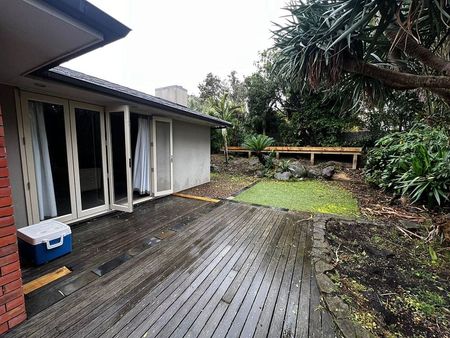 4 Bedroom House for rent in Pakuranga Heights - Photo 4