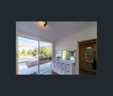 Character home full of vintage charm and style - Photo 1