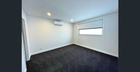 Modern Light-Filled Family Home - Ultra Convenient Location! - Photo 3