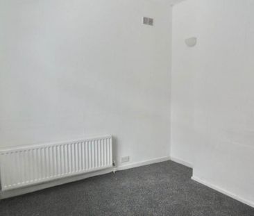 3 bedroom end of terrace house to rent - Photo 2
