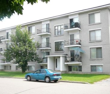 4 1/2 PRÈS WALMART, PONT LAVIOLETTE, CHAUFFÉ, WIFI INCLUS !! - Photo 1