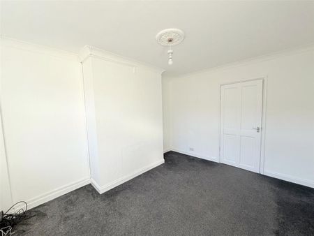 2 bedroom end of terrace house to rent - Photo 4