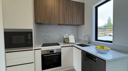 Fresh Living in Māngere Bridge – Space, Style & Superb Location - Photo 4