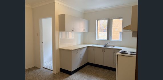 Superb 2 Bedroom Unit Close To Station with LOCK UP GARAGE - Photo 2