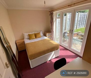 3 bedroom semi-detached house to rent - Photo 3