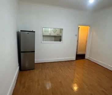 2 Bed Flat, Endsleigh Gardens, IG1 - Photo 5